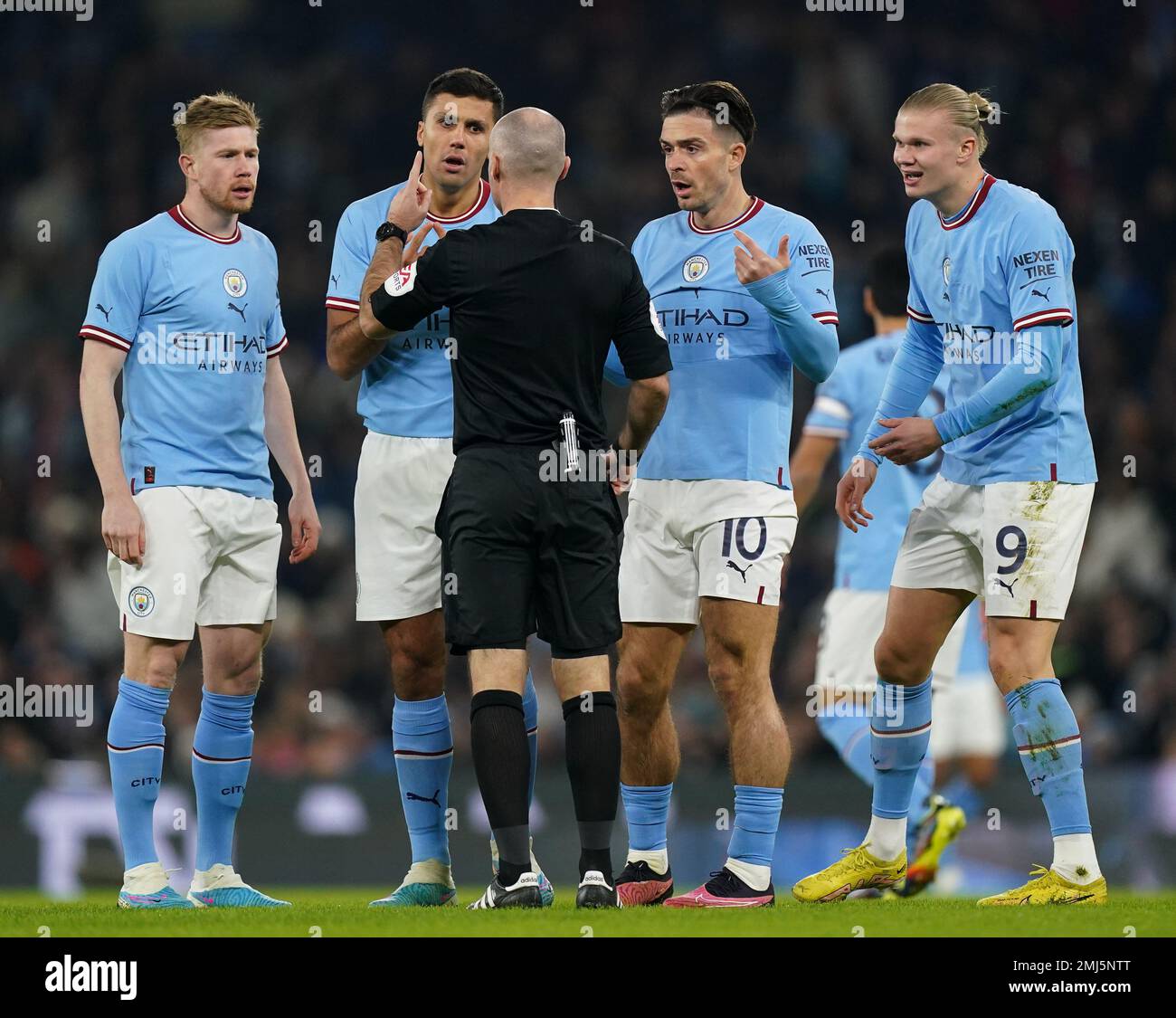 Left to right, Manchester City's Kevin De Bruyne, Rodri, Jack Grealish and Erling Haaland appeal to referee Paul Tierney during the Emirates FA Cup fourth round match at Etihad Stadium, Manchester. Picture date: Friday January 27, 2023. Stock Photo