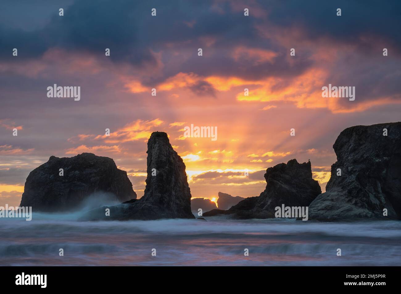 Sea stacks at Bandon Beach on the southern Oregon Coast Stock Photo - Alamy