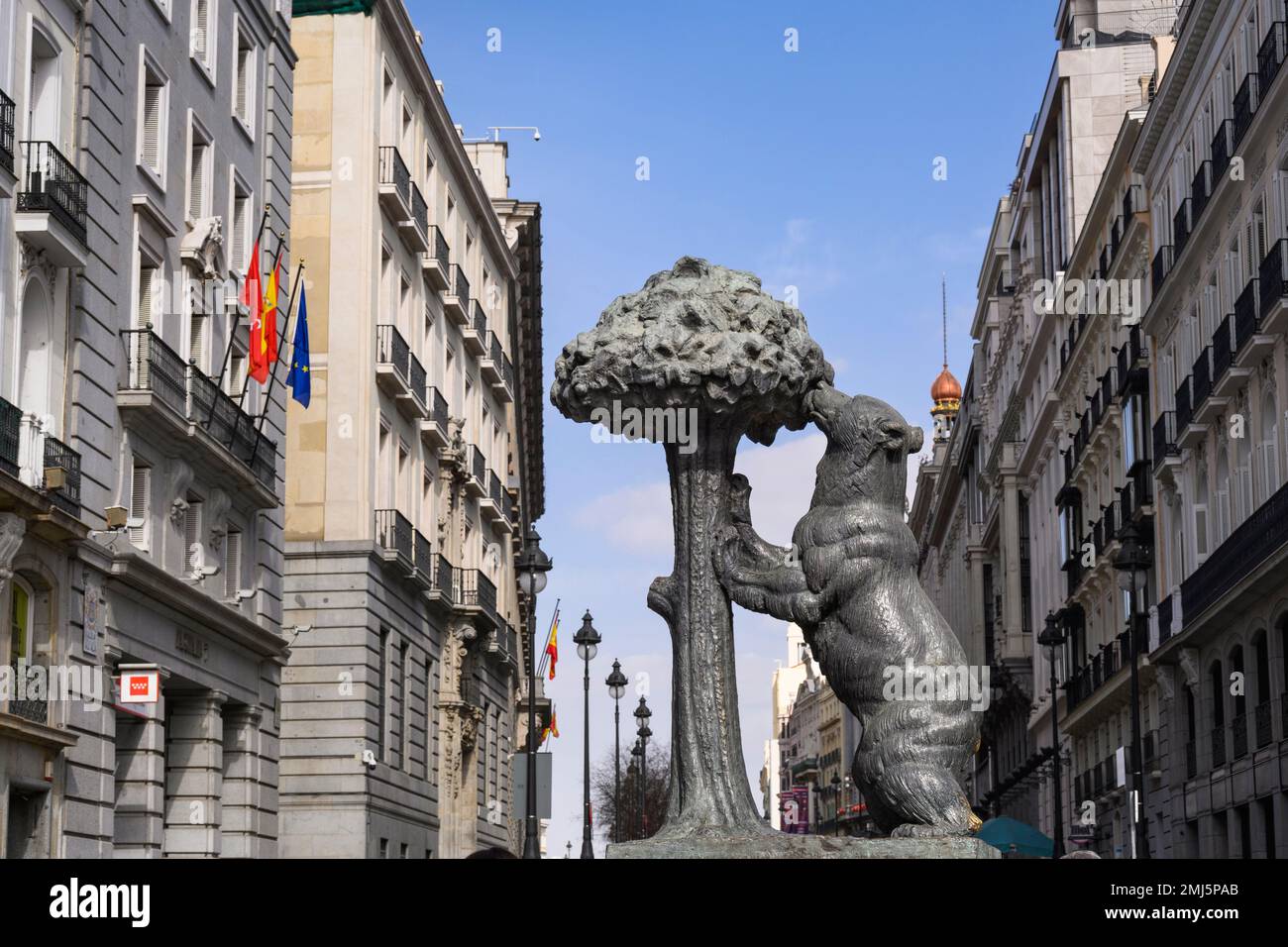 Bear and Strawberry Tree statue (El Oso y el Madroño), the symbol of Madrid, in Madrid Centro, Spain. Stock Photo