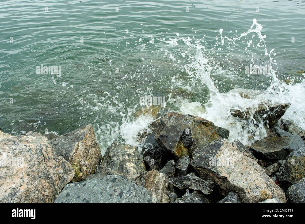 Waves splashing on rocks hi-res stock photography and images - Alamy