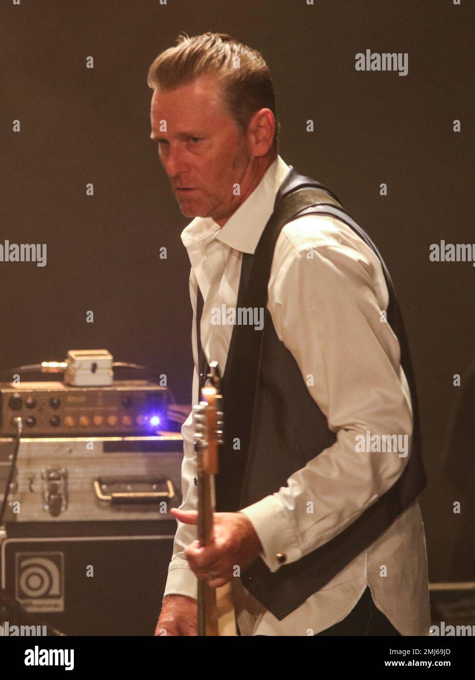 [Image: tim-nielsen-with-drivin-n-cryin-performs...MJ69JD.jpg]