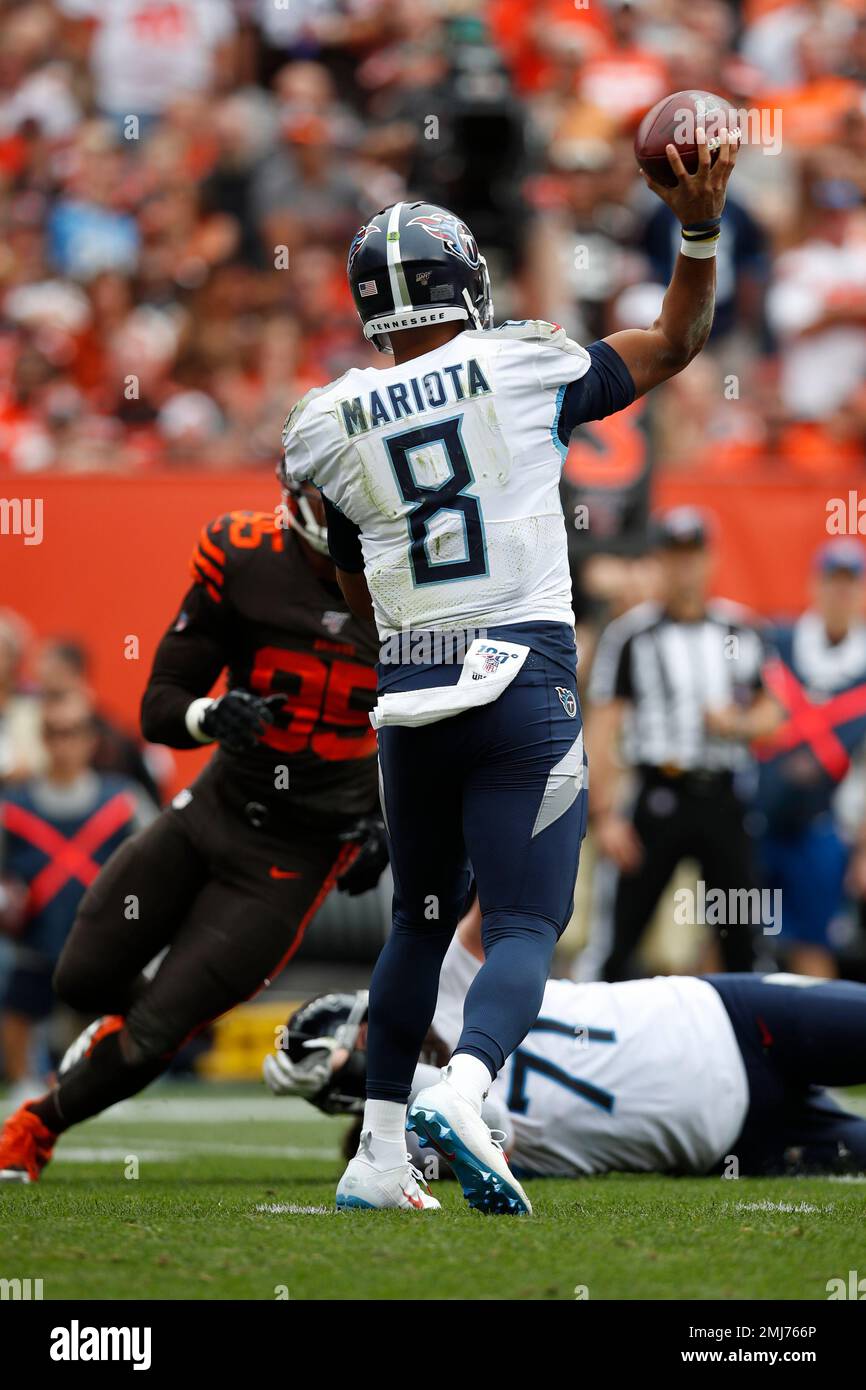 Tennessee Titans quarterback Marcus Mariota (8) throws a pass