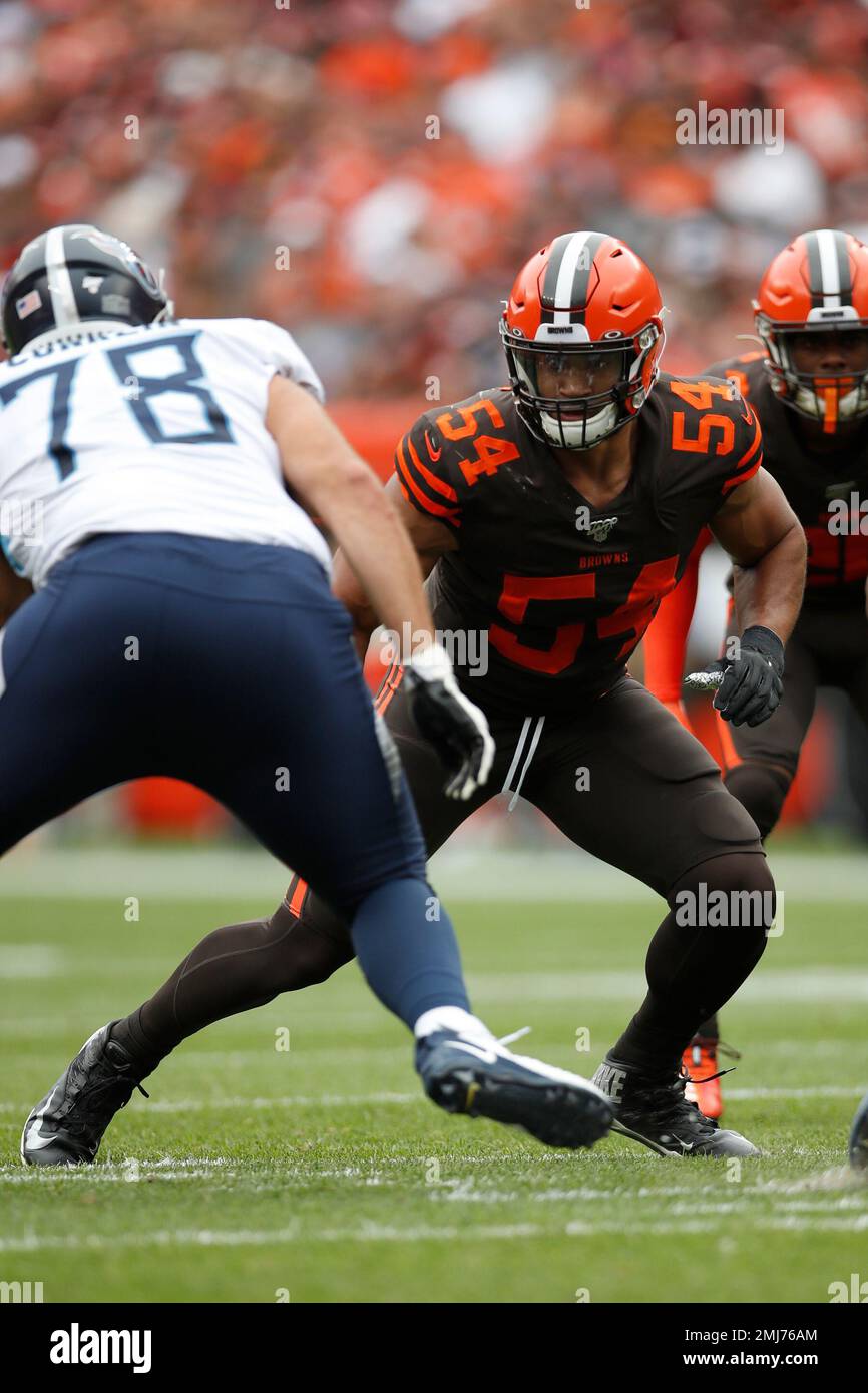 Cleveland Browns defensive end Olivier Vernon (54) lines up against the  Tennessee Titans during an NFL football game, Sunday, Sept. 8, 2019, in  Cleveland. (Jeff Haynes/AP Images for Panini Stock Photo - Alamy