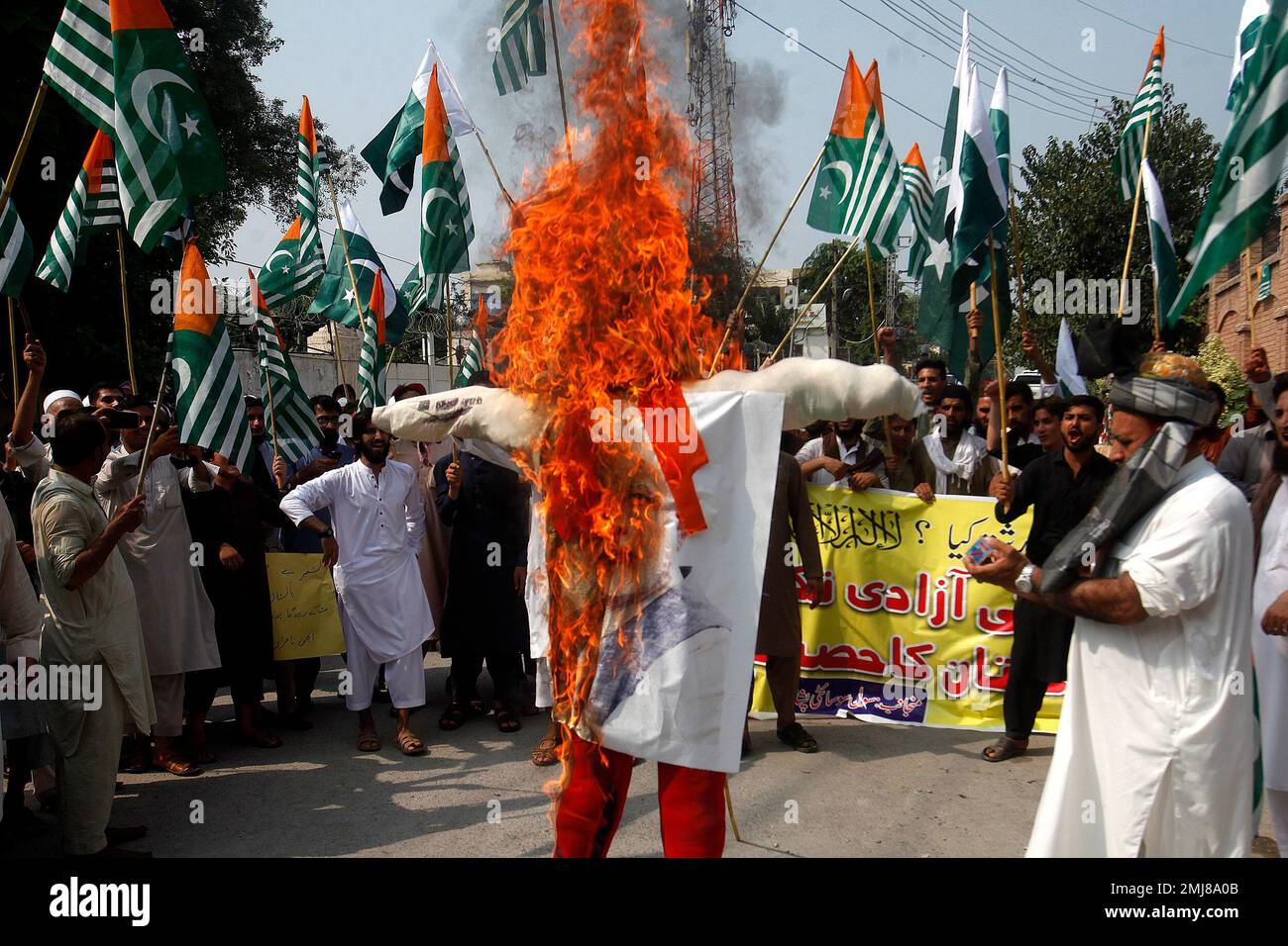 Pakistani Protesters Burn An Effigy Of Indian Prime Minister Narendra ...