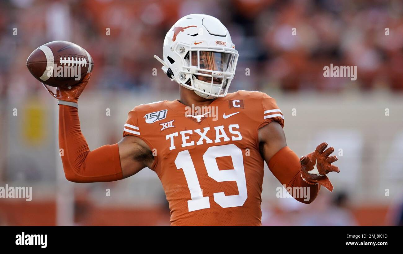 Texas's Brandon Jones (19) warms up an NCAA college football game against  Louisiana Tech in Austin, Texas, Saturday, Aug. 31, 2019. (AP Photo/Chuck  Burton Stock Photo - Alamy