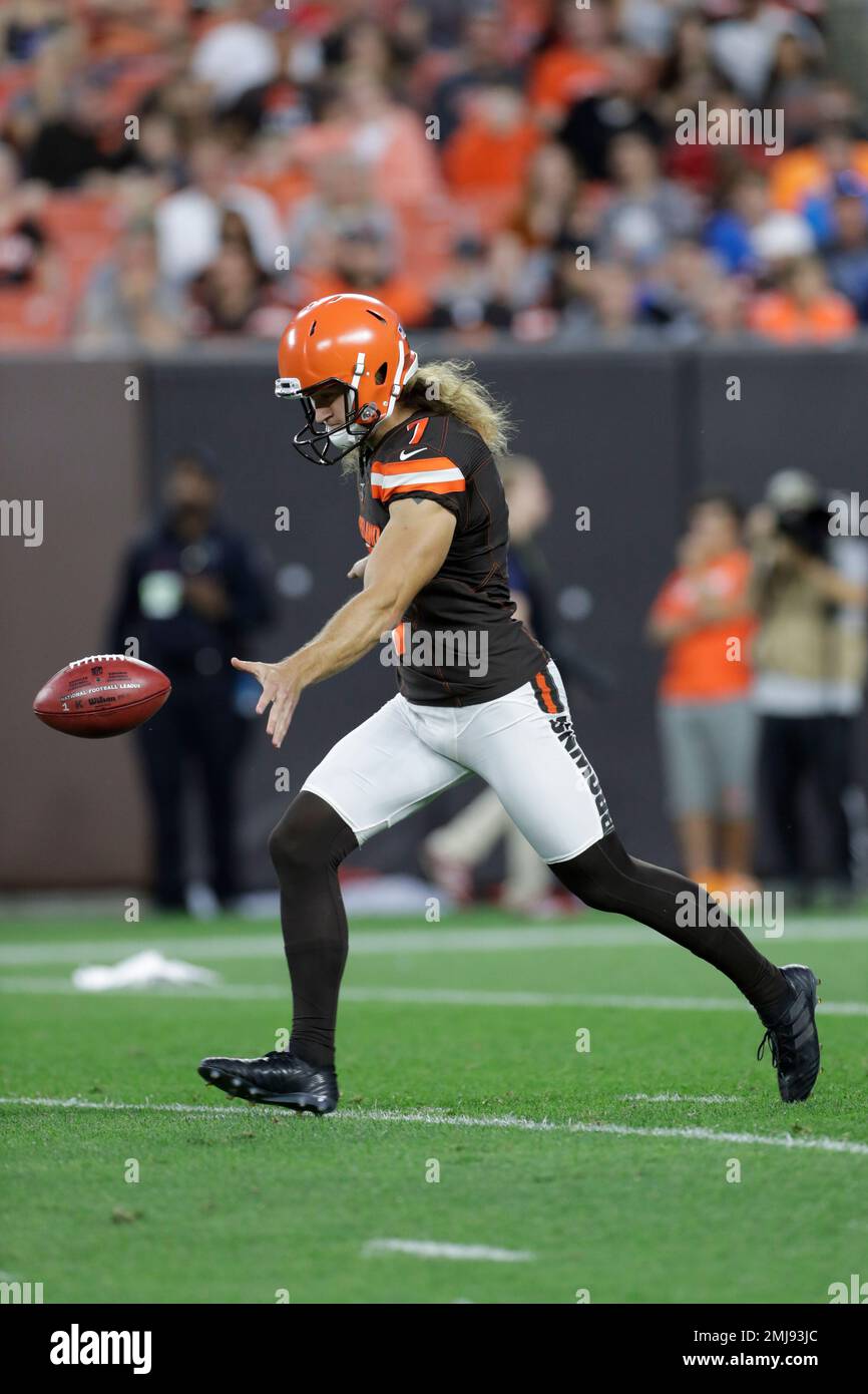 Cleveland Browns punter Jamie Gillan warms up before an NFL football game  against the Tennessee Titans, Sunday, Sept. 8, 2019, in Cleveland. (AP  Photo/David Richard Stock Photo - Alamy