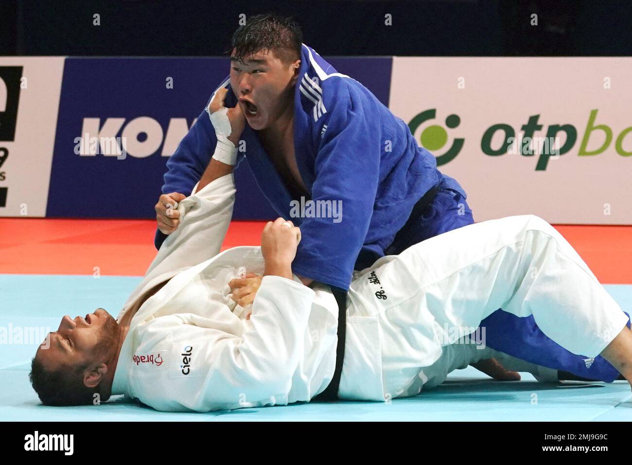 Kim Min-jung, top, of South Korea reacts after beating against Rafael Silva, bottom, of Brazil in the mens +100 kilogram bronze medal match of the World Judo Championships at Nippon Budokan martial