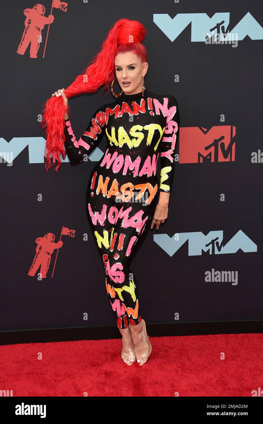 Justina Valentine arrives at the MTV Video Music Awards at the ...