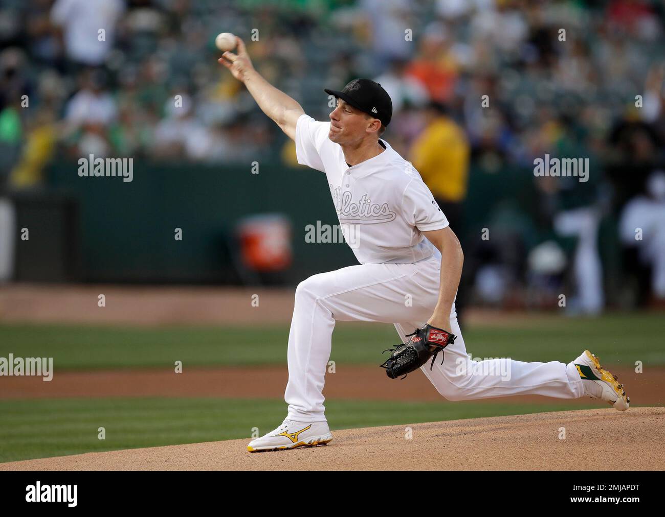 MLB news: Oakland pitcher Chris Bassitt struck in the face against Chicago