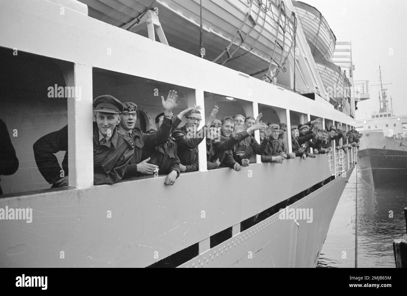 Netherland History: Dutch soldiers leaving aboard the Southern Cross for  New Guinea; Date: April 19, 1962 Stock Photo