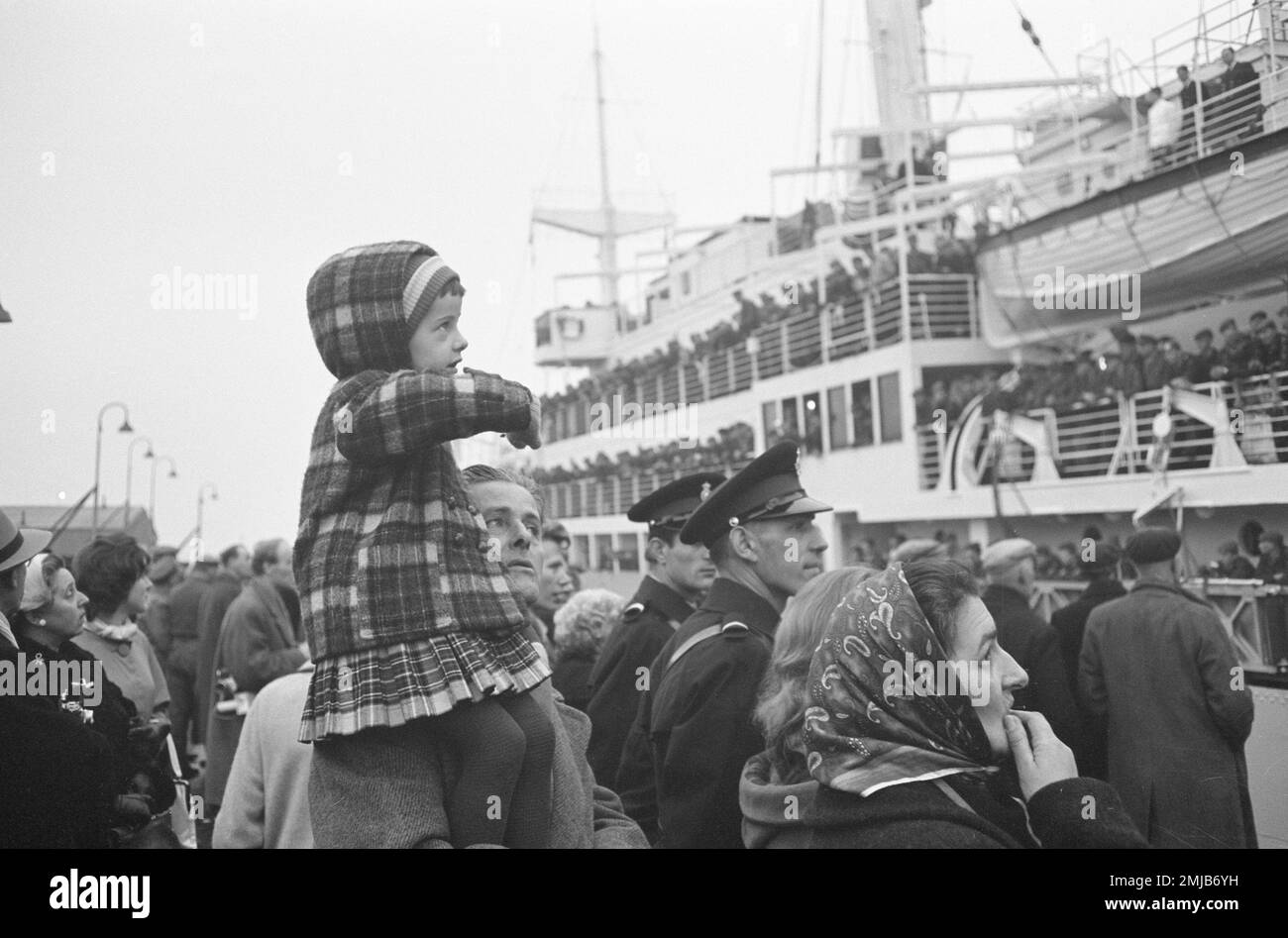 Netherland History: Dutch soldiers leaving aboard the Southern Cross for  New Guinea; Date: April 19, 1962 Stock Photo
