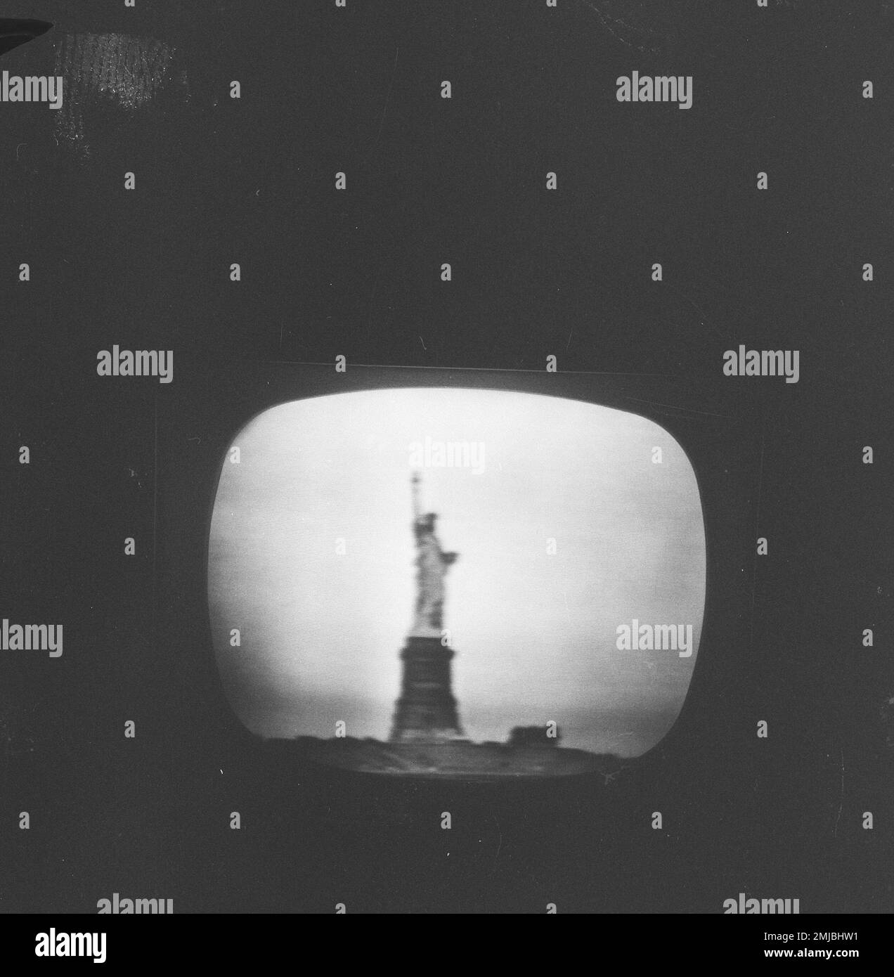 Netherlands History: Telstar on TV, Pictures from Telstar 1 Satellite shown in The Netherlands 'The Statue of Liberty' ; Date: July 23, 1962 Stock Photo
