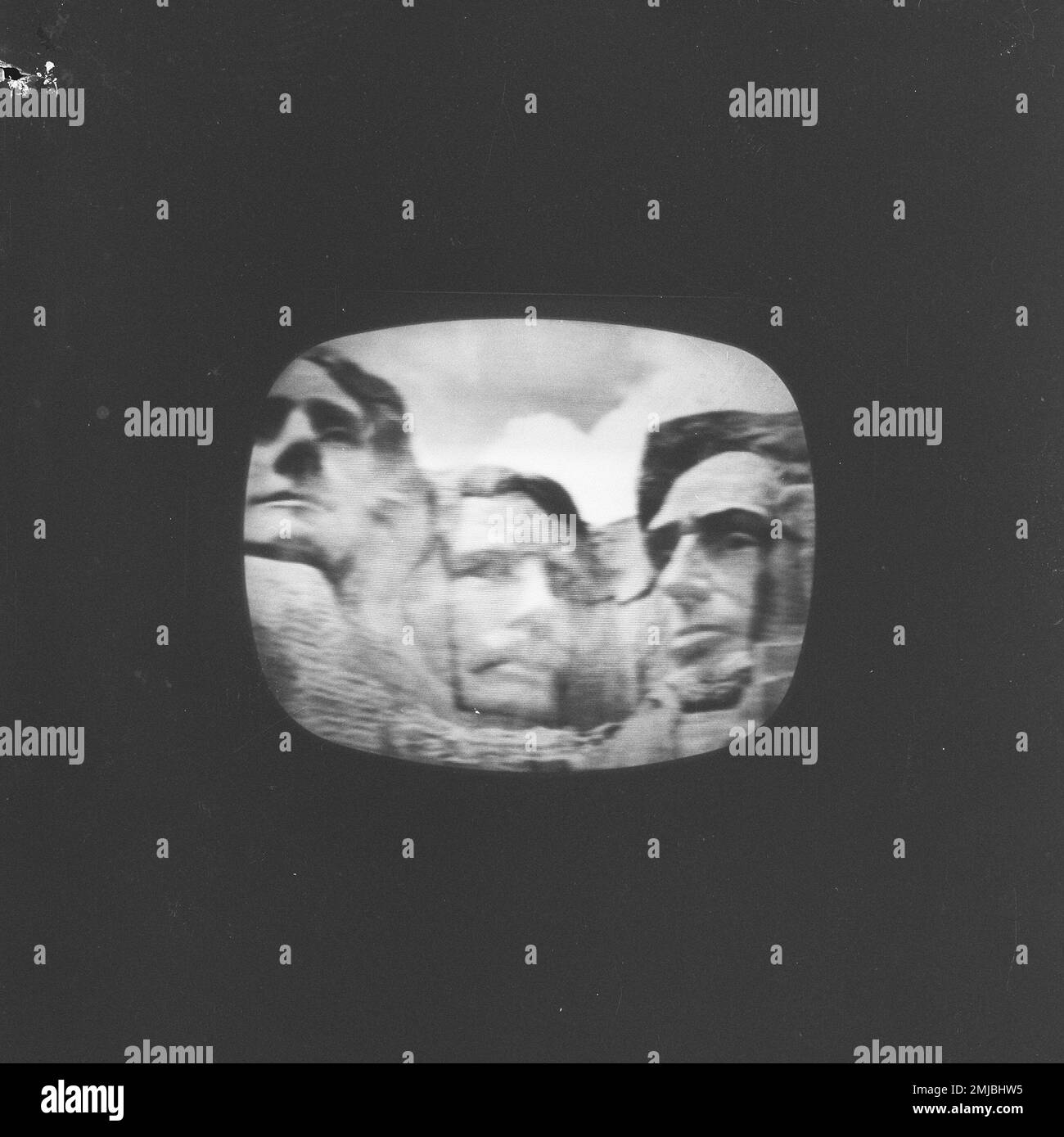 Netherlands History: Telstar on TV, Pictures from Telstar 1 Satellite shown in The Netherlands 'The presidents in the Rocky Mountains' (Mount Rushmore); Date: July 23, 1962 Stock Photo