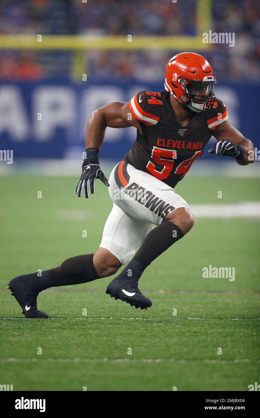 Cleveland Browns defensive end Olivier Vernon (54) lines up against the  Tennessee Titans during an NFL football game, Sunday, Sept. 8, 2019, in  Cleveland. (Jeff Haynes/AP Images for Panini Stock Photo - Alamy