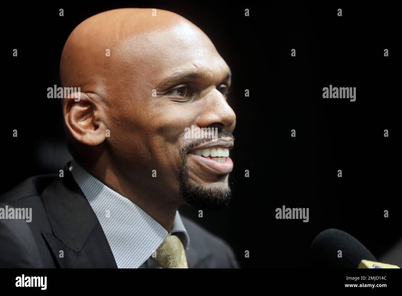 Vanderbilt basketball's Jerry Stackhouse sings anthem at baseball game