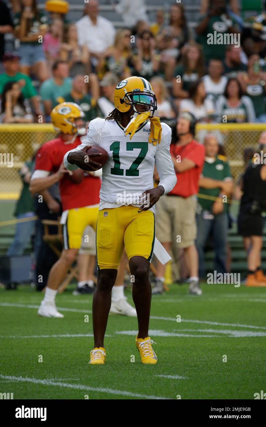 Green Bay Packers' Davante Adams warm up before an NFL football game  against the Miami Dolphins Sunday, Nov. 11, 2018, in Green Bay, Wis. (AP  Photo/Mike Roemer Stock Photo - Alamy