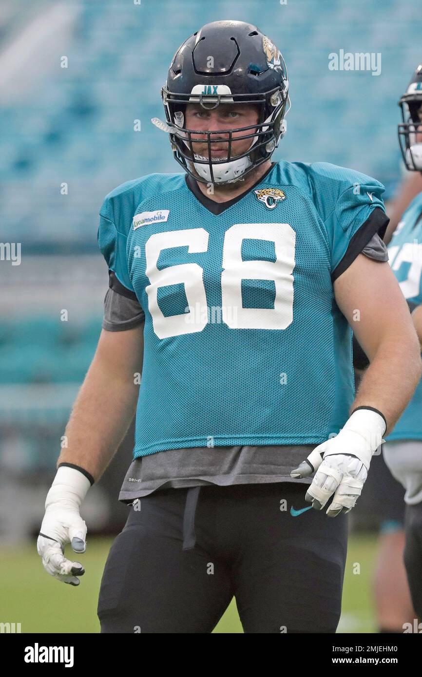Jacksonville Jaguars offensive lineman Andrew Norwell (68) warms up