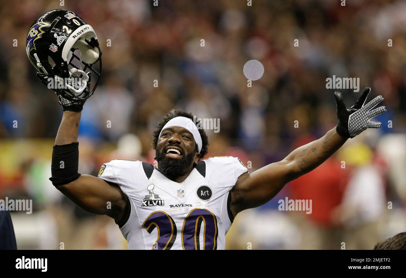 Baltimore Ravens safety Ed Reed (20) intercepts and returns the ball six  yards against San Francisco 49ers Randy Moss during the second quarter of  Super Bowl XLVII at the Mercedes-Benz Superdome on