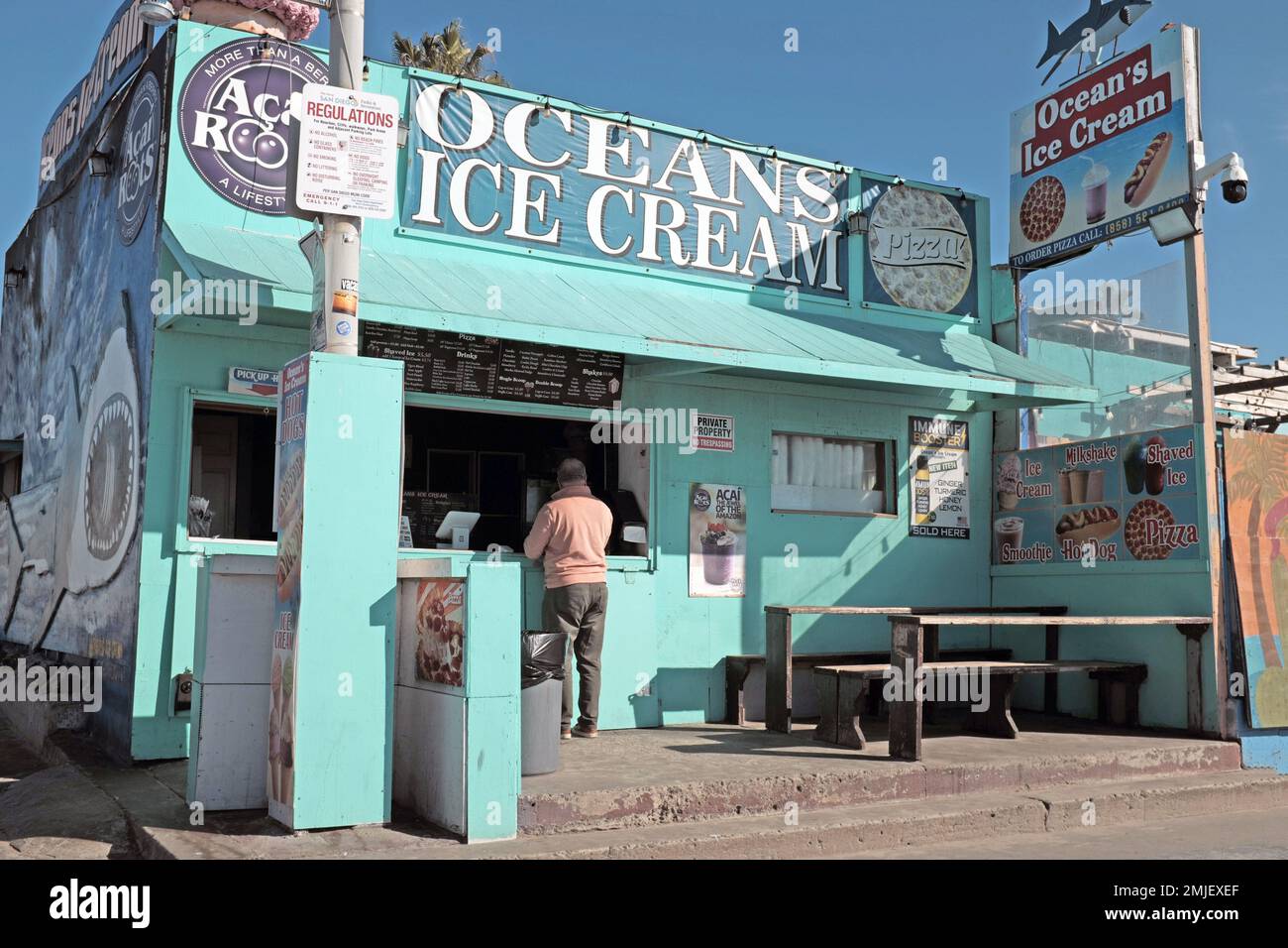 Ocean's Ice Cream stand on Reed Avenue at the Pacific Beach Ocean Boardwalk in Pacific Beach, California on November 23, 2022. Stock Photo