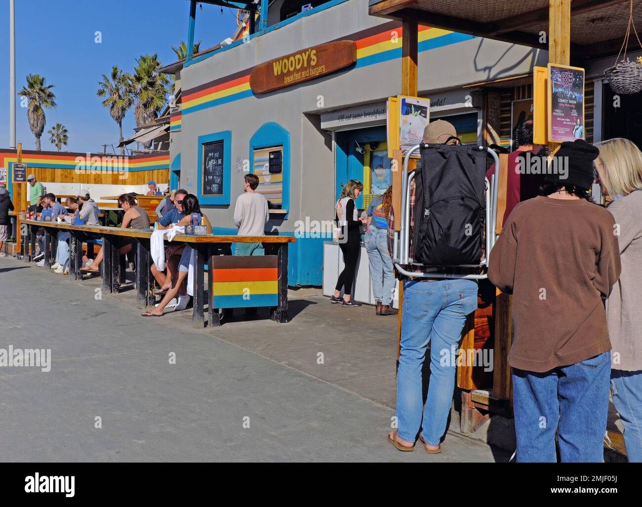 People watching on the sunny outdoor beachfront patio at Woody's on the Pacific Beach Boardwalk in San Diego, California. Stock Photo
