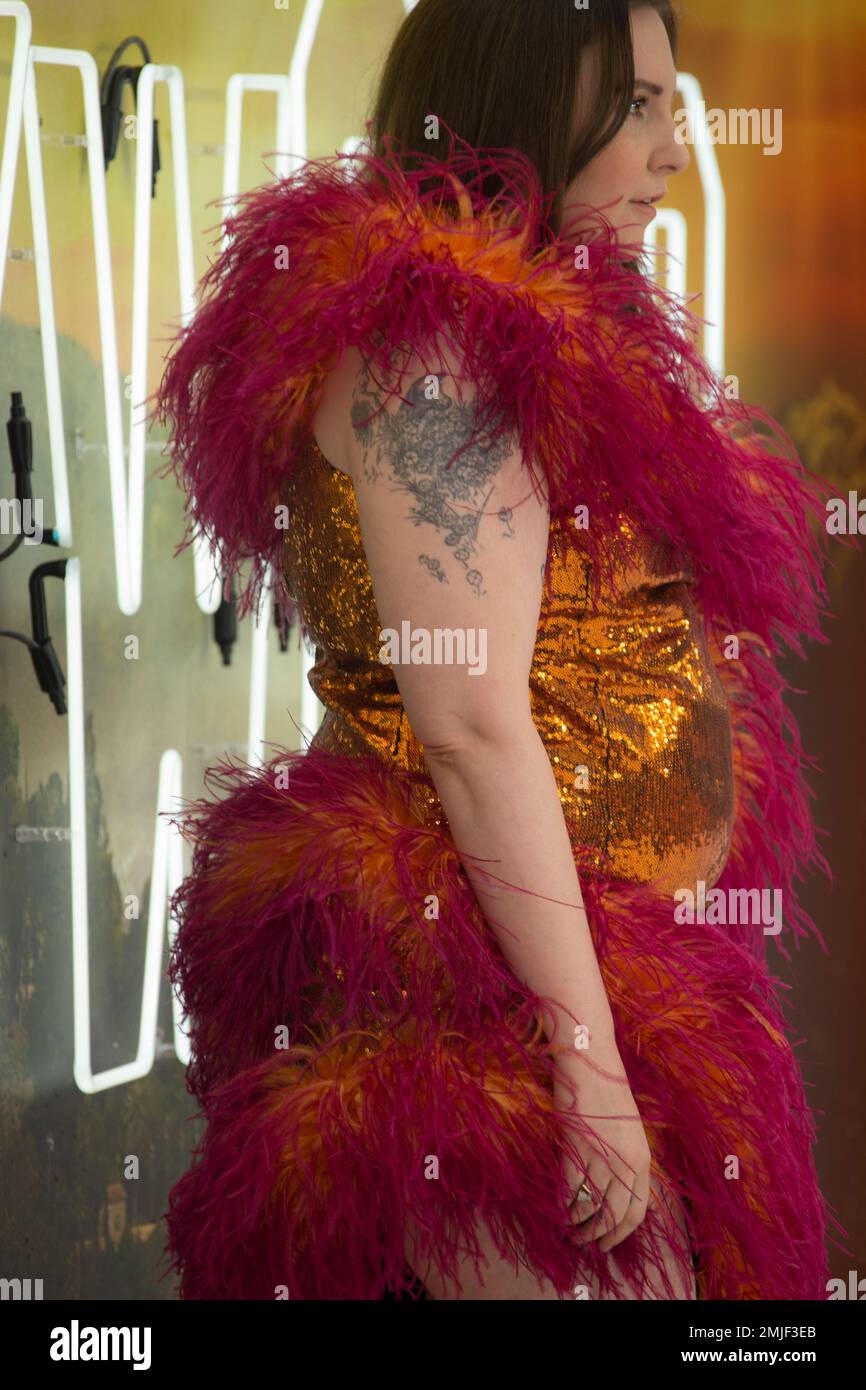 the-tattoos-of-actress-lena-dunham-on-display-as-she-poses-for