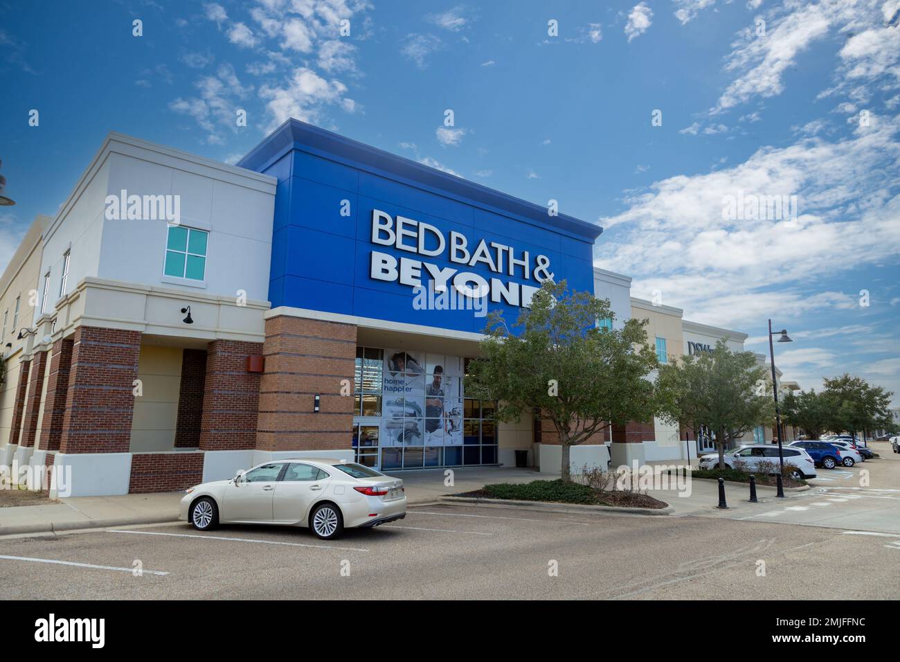 Flowood, MS - January 2023: Bed Bath & Beyond is a chain of retail merchandise stores selling bedding, bathroom, kitchen, and home décor. Stock Photo