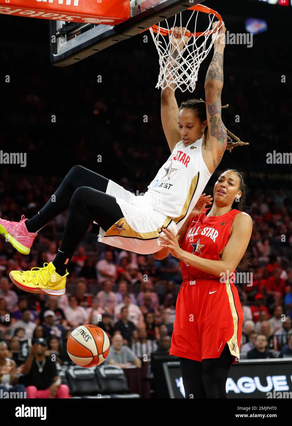 liz cambage dunk