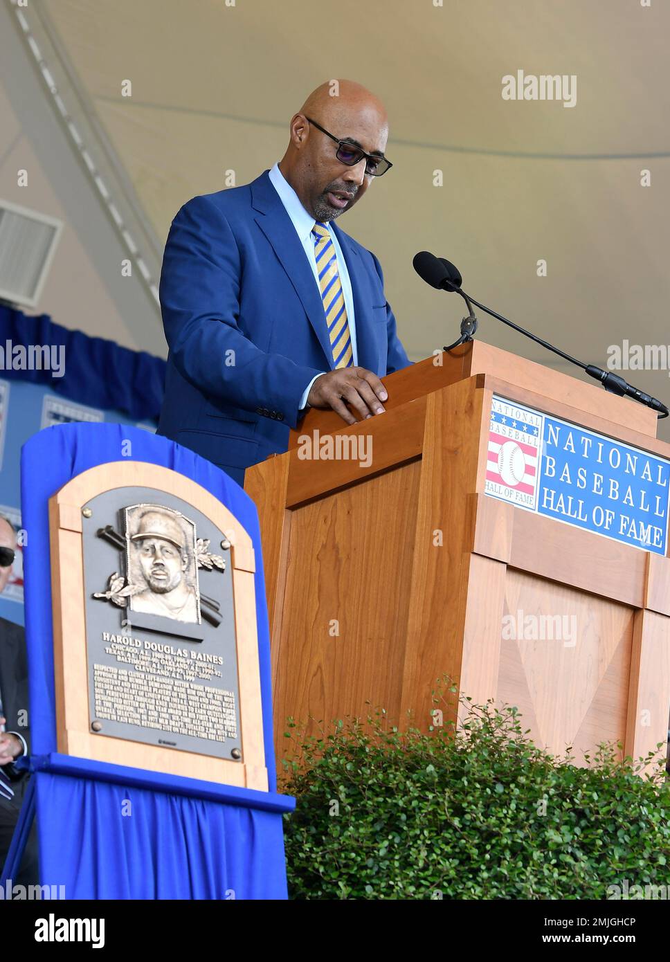 Baseball Hall of Fame inductee Harold Baines throws out a ceremonial first  pitch before a baseball game between the Seattle Mariners and the Chicago  White Sox, Friday, April 5, 2019, in Chicago. (