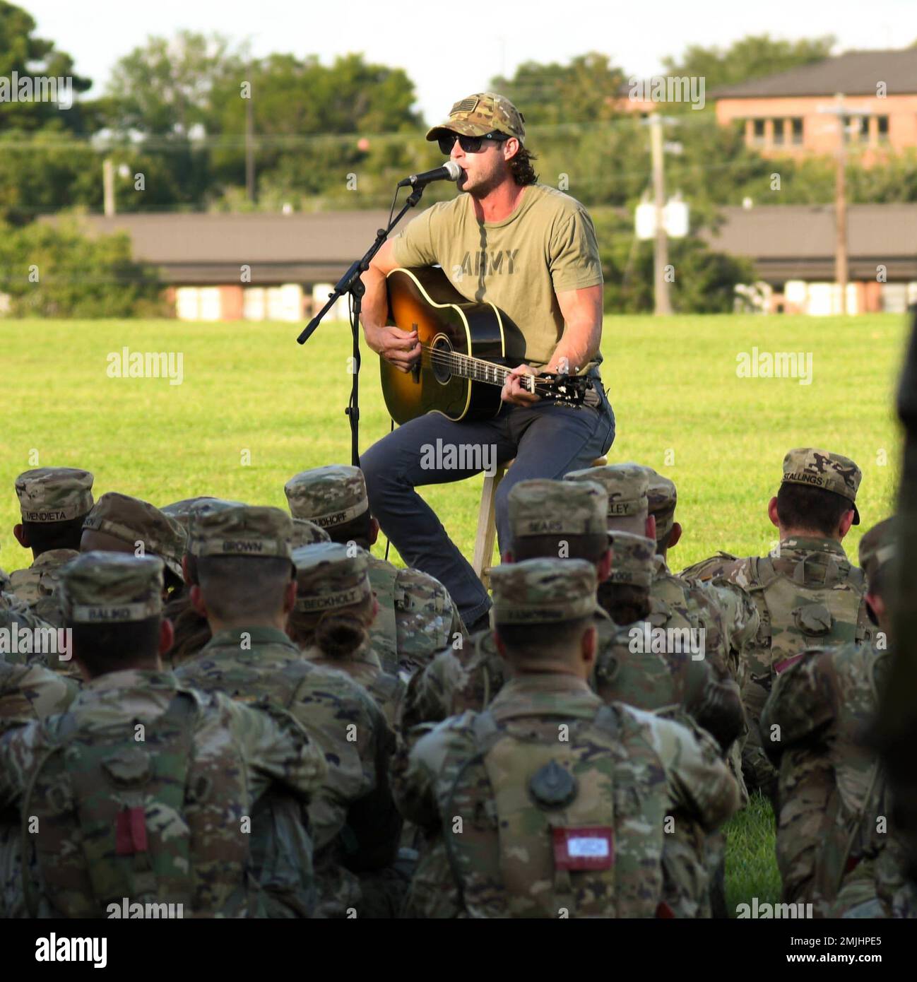 Country music singersongwriter Riley Green performs before a group of Soldiers at the home of