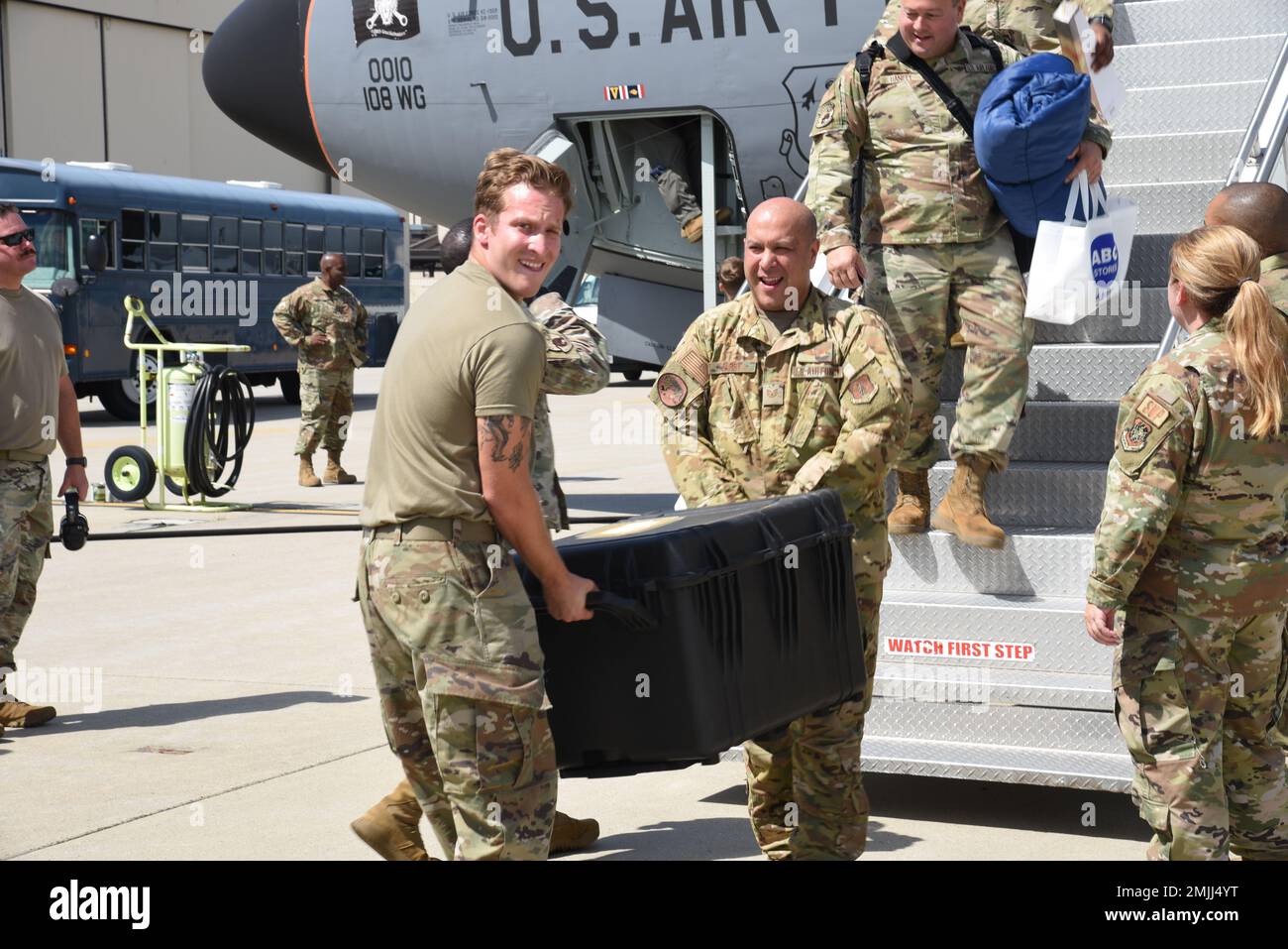 Air National Guardsmen, Tech. Sgt. John Darby and Staff Sgt. Michael Mazza, carry baggage off a KC-135R as they return to Joint Base McGuire-Dix-Lakehurst, N.J., Aug. 30, 2022.  Darby and Mazza were part of a group of more than 120 members with the 108th Wing who deployed to Guam in support of the Pacific Air Command's flying operations. Stock Photo