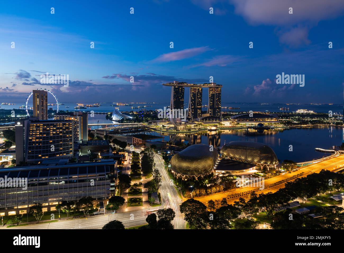Singapore aerial view night science hi-res stock photography and images ...