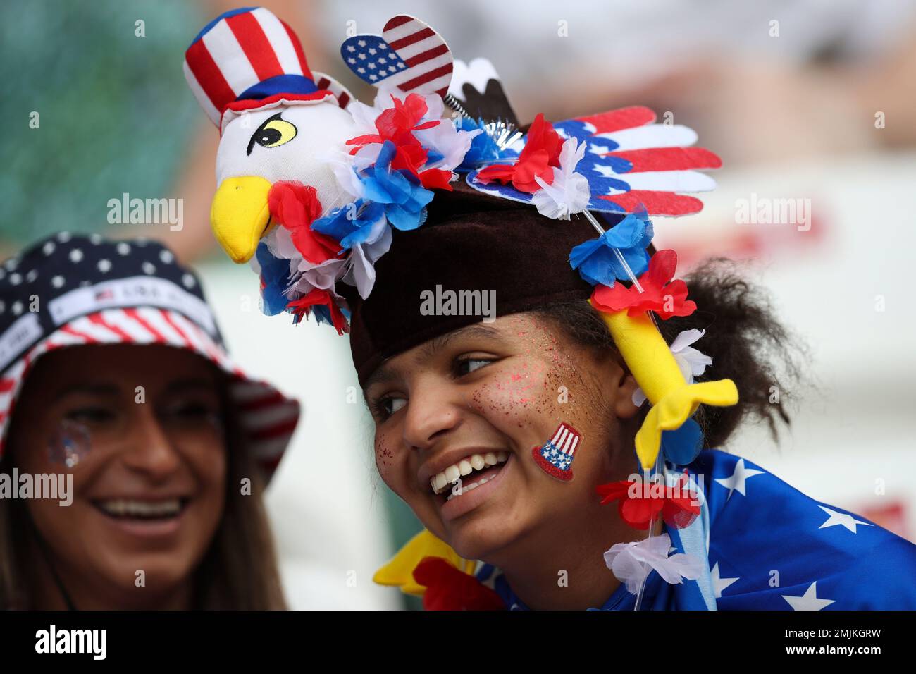 Fans wait out rain to see historic match at Lambeau