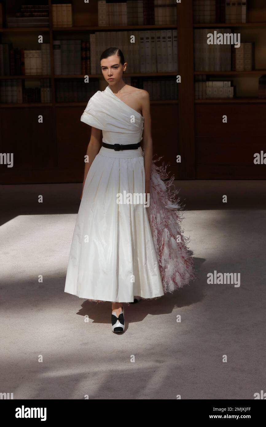 A model wears a creation as part of the Chanel Haute Couture Spring-Summer  2023 collection presented in Paris, Tuesday, Jan. 24, 2023. (AP  Photo/Christophe Ena Stock Photo - Alamy