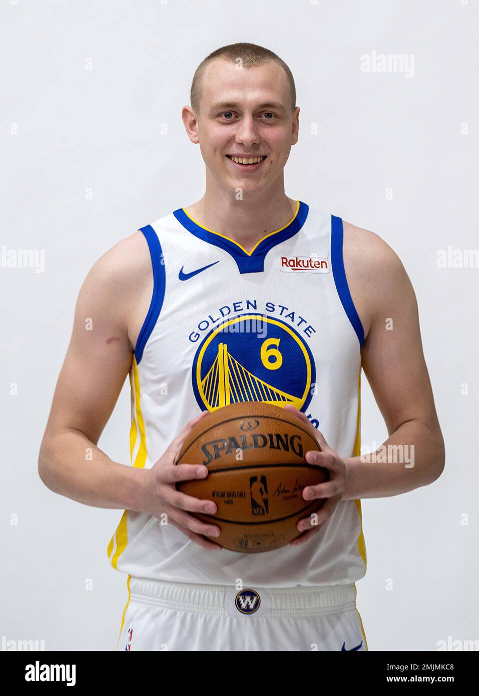 Golden State Warriors NBA basketball draft pick Alen Smailagic stands for  team photos on Monday, June 24, 2019, in Oakland, Calif. (AP Photo/Noah  Berger Stock Photo - Alamy