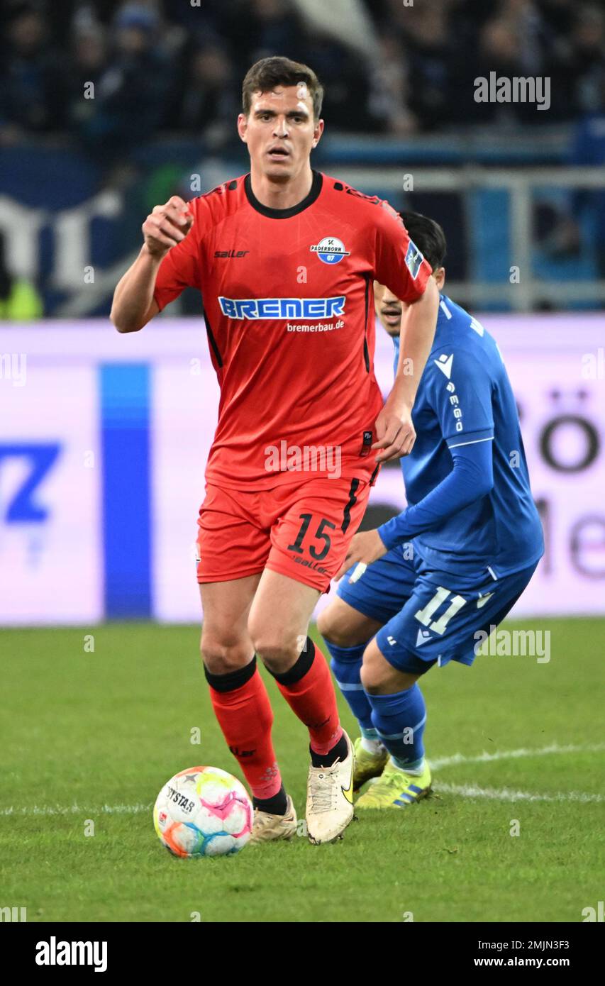 Karlsruhe, Germany. 27th Jan, 2023. Soccer: 2. Bundesliga, Karlsruher SC -  SC Paderborn 07, Matchday 18, at BBBank Wildpark. Dr Paderborn's Tobias  Müller. Credit: Uli Deck/dpa - IMPORTANT NOTE: In accordance with