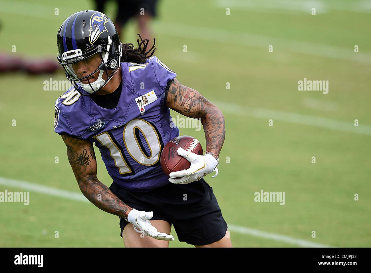 Baltimore Ravens wide receiver Chris Moore catches a pass during