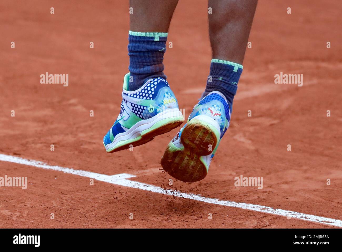 geloof Fragiel Persoon belast met sportgame Spain's Rafael Nadal's shoes are seen as he serves against Austria's  Dominic Thiem during the men's finalmatch of the French Open tennis  tournament at the Roland Garros stadium in Paris, Sunday, June