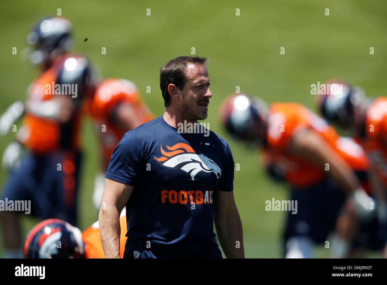 Denver Broncos strength and conditioning coach Loren Landow takes part in  drills at the team's NFL football training facility Wednesday, June 5,  2019, in Englewood, Colo. (AP Photo/David Zalubowski Stock Photo - Alamy