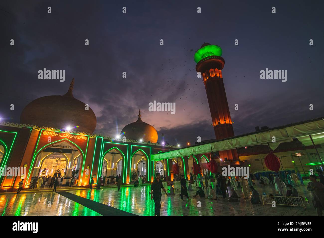 karachi pakistan 2022, karachi cityscape, landmarks of karachi, New Memom  Mosque in Kharadar. Famous Mosques of Karachi Pakistan Stock Photo - Alamy