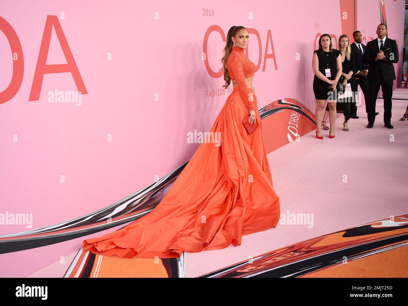 Fashion icon award honoree Jennifer Lopez attends the CFDA Fashion