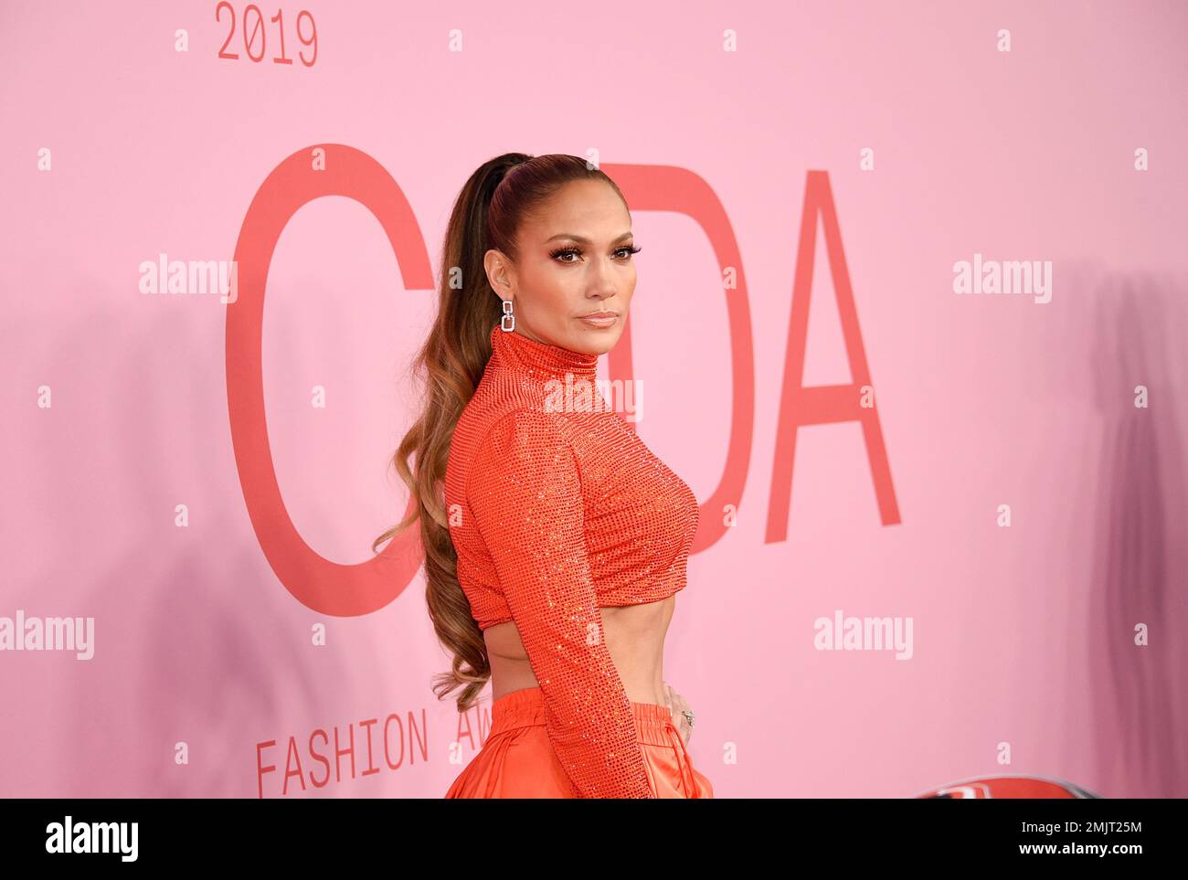 Fashion icon award honoree Jennifer Lopez attends the CFDA Fashion