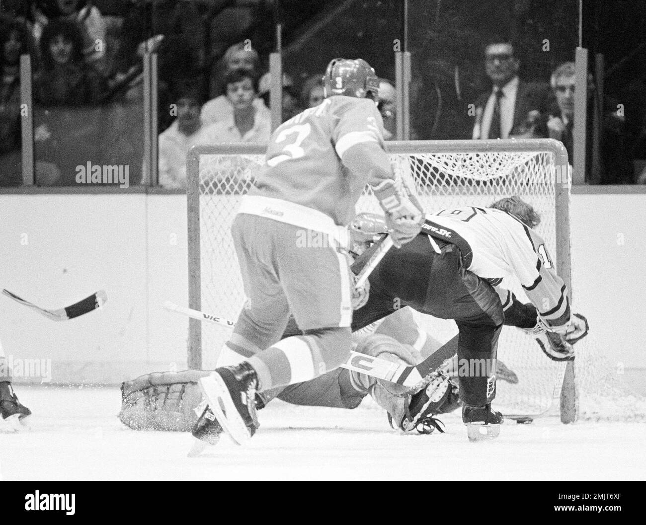 Bobby Clarke  Hockey pictures, Flyers hockey, Hockey goalie