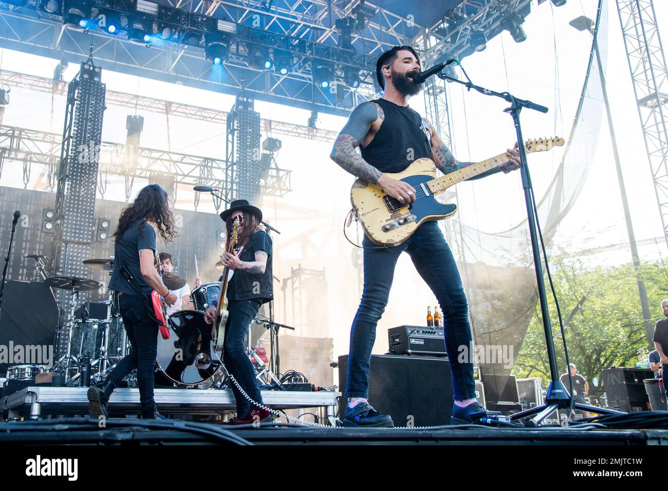 Chris Carrabba of Dashboard Confessional performs at the Bunbury Music