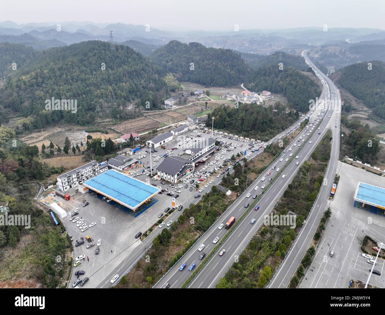 Aerial photo shows the return vehicles on Hangzhou-Ruili Expressway in ...