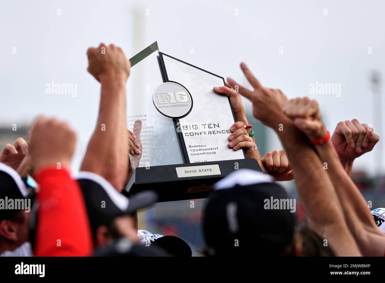 ohio-state-players-celebrate-with-the-trophy-after-defeating-nebraska