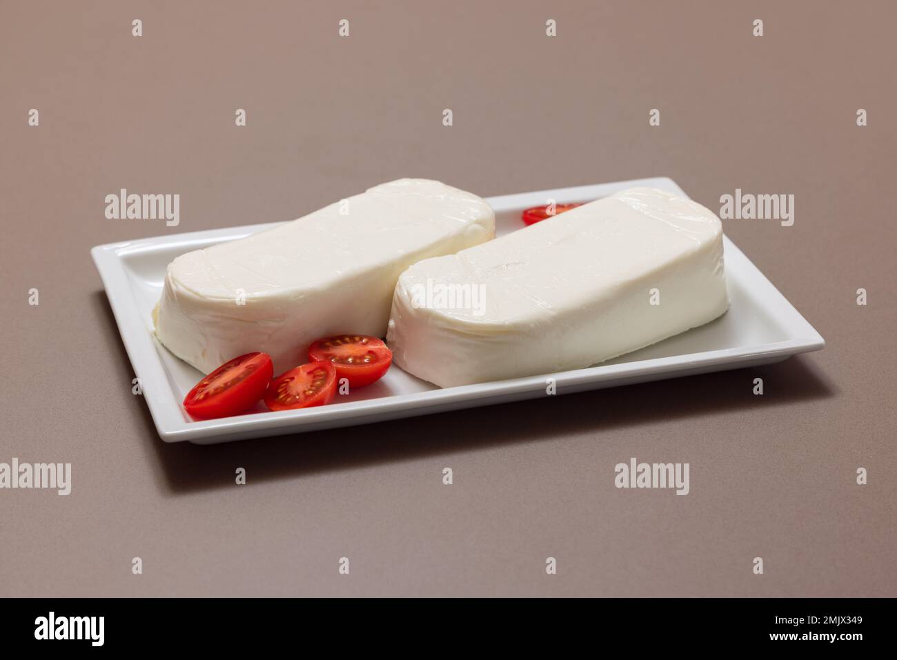 Rustic mozzarella cheese tomato pizza hi-res stock photography and ...