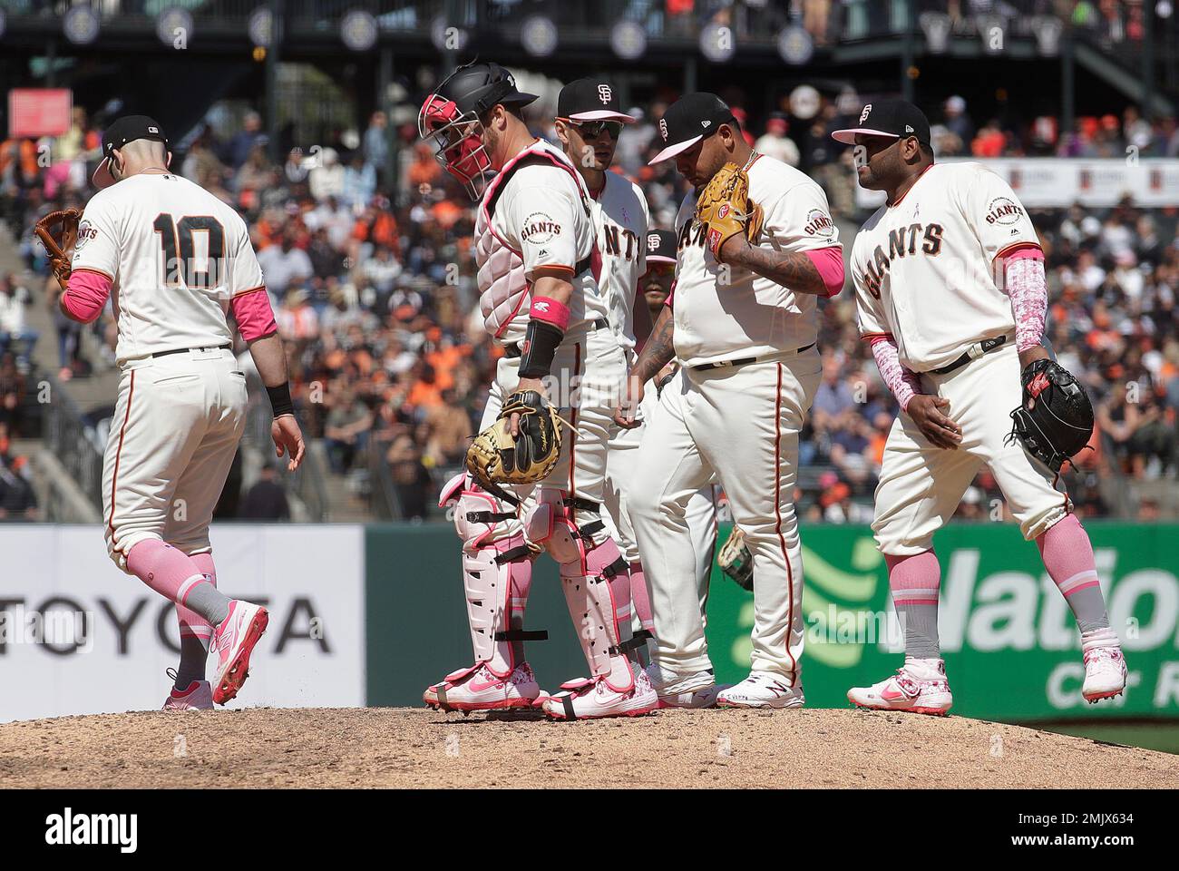 San Francisco Giants players are shown wearing pink for Mother's Day during  a baseball game against the Cincinnati Reds in San Francisco, Sunday, May  12, 2019. (AP Photo/Jeff Chiu Stock Photo - Alamy