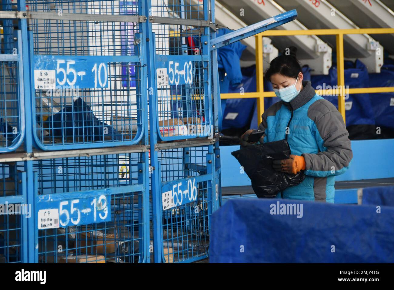 HANDAN, CHINA - JANUARY 21, 2023 - Workers sort express deliveries at the Zhongtong  Express transfer center in Yongnian District Industrial Park in Ha Stock  Photo - Alamy