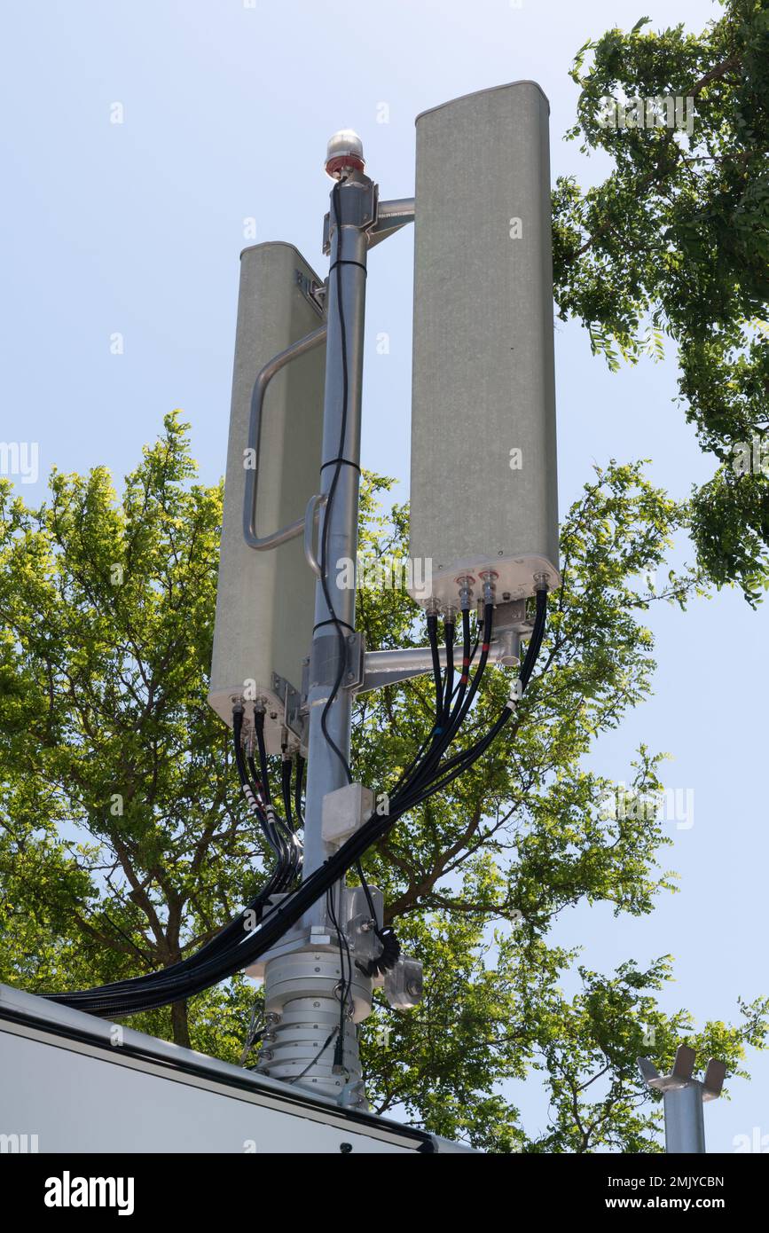 Modern mobile phone relay antennas 5g in city Stock Photo Alamy