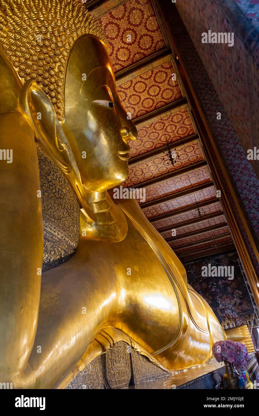 The Reclining Buddha at Wat Pho, Bangkok, Thailand Stock Photo - Alamy